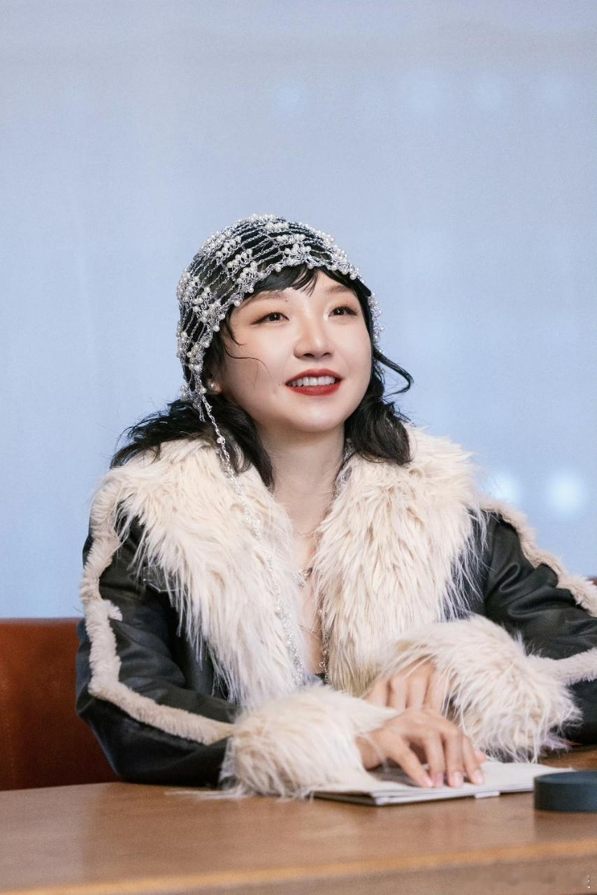 沈月李嘉琦夸贺峻霖 被李嘉琦高频夸赞是什么体验？贺峻霖凭灵活的商业想法收获前辈肯