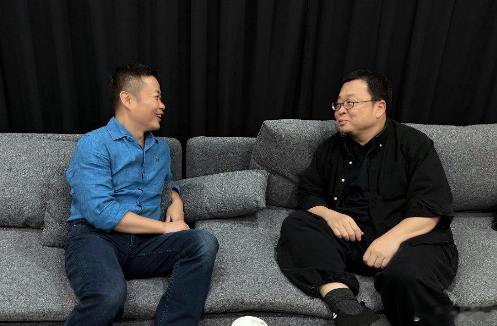 罗永浩回应锤子手机命名主要是都注册遍了，这个理由好牵强[流汗]不过锤子手机还是比