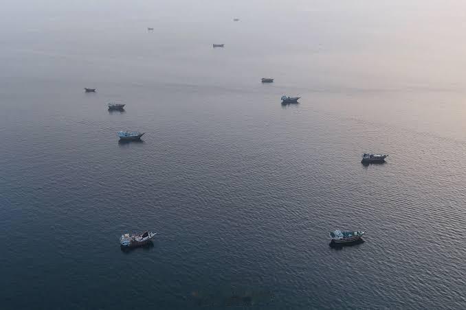 美国扩大对伊朗的军事行动 霍尔木兹海峡危机持续升级这篇彭博社《US Widens