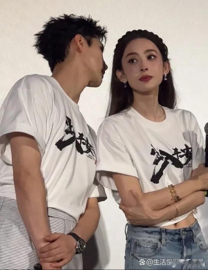 难怪无数人都心生爱慕，娜扎风情妩媚身姿动人，颜值气质浑然天成，温柔明艳太有魅力 
