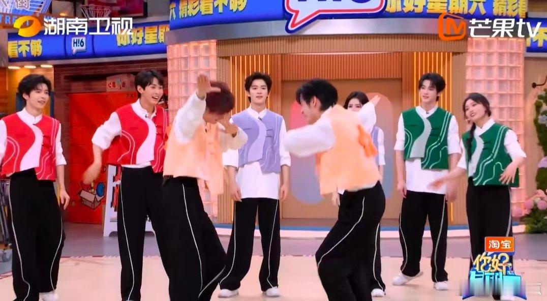 丁程鑫被张颜齐公主抱你好星期六 这是什么神仙互动名场面！音乐一响抽象双人舞登场，