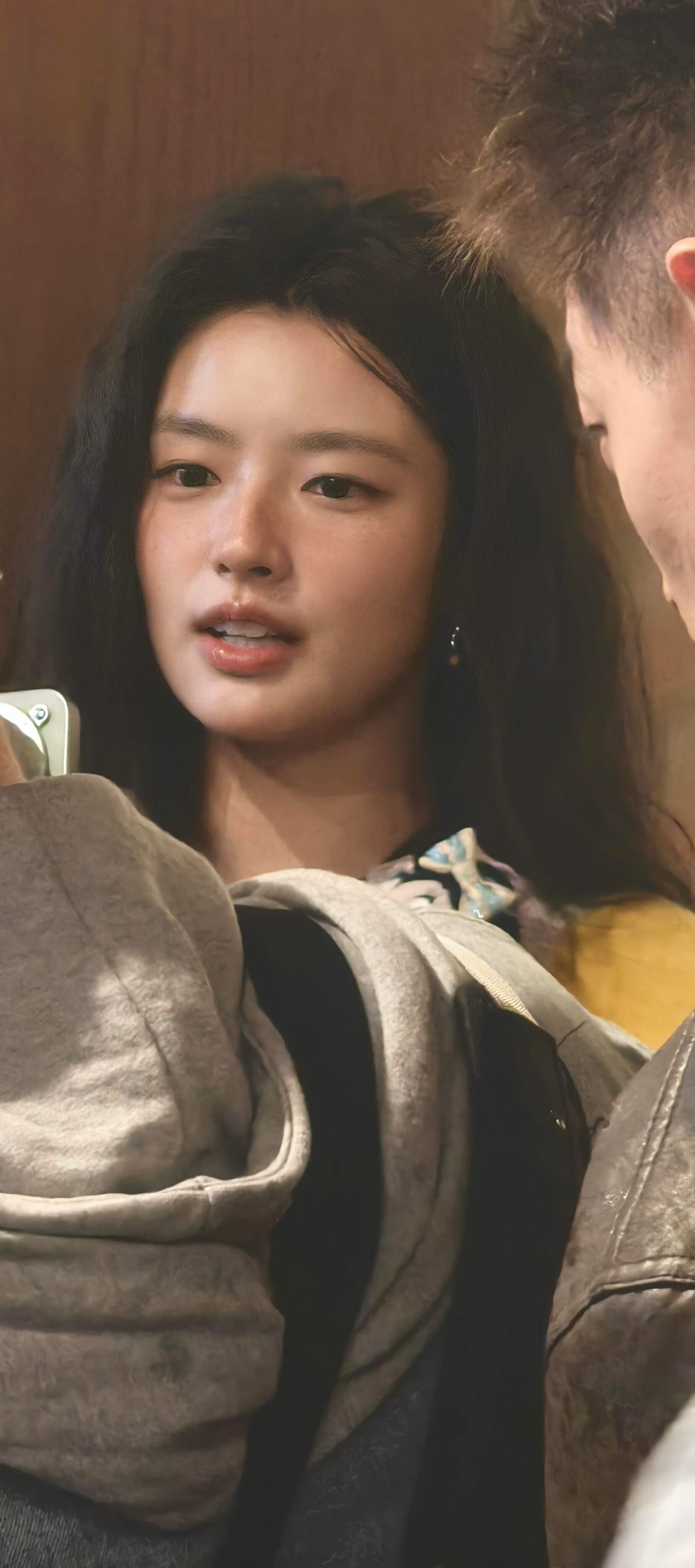 wow 好漂亮的五千宝宝上海迪士尼偶遇徐若晗徐若晗去上海迪士尼了