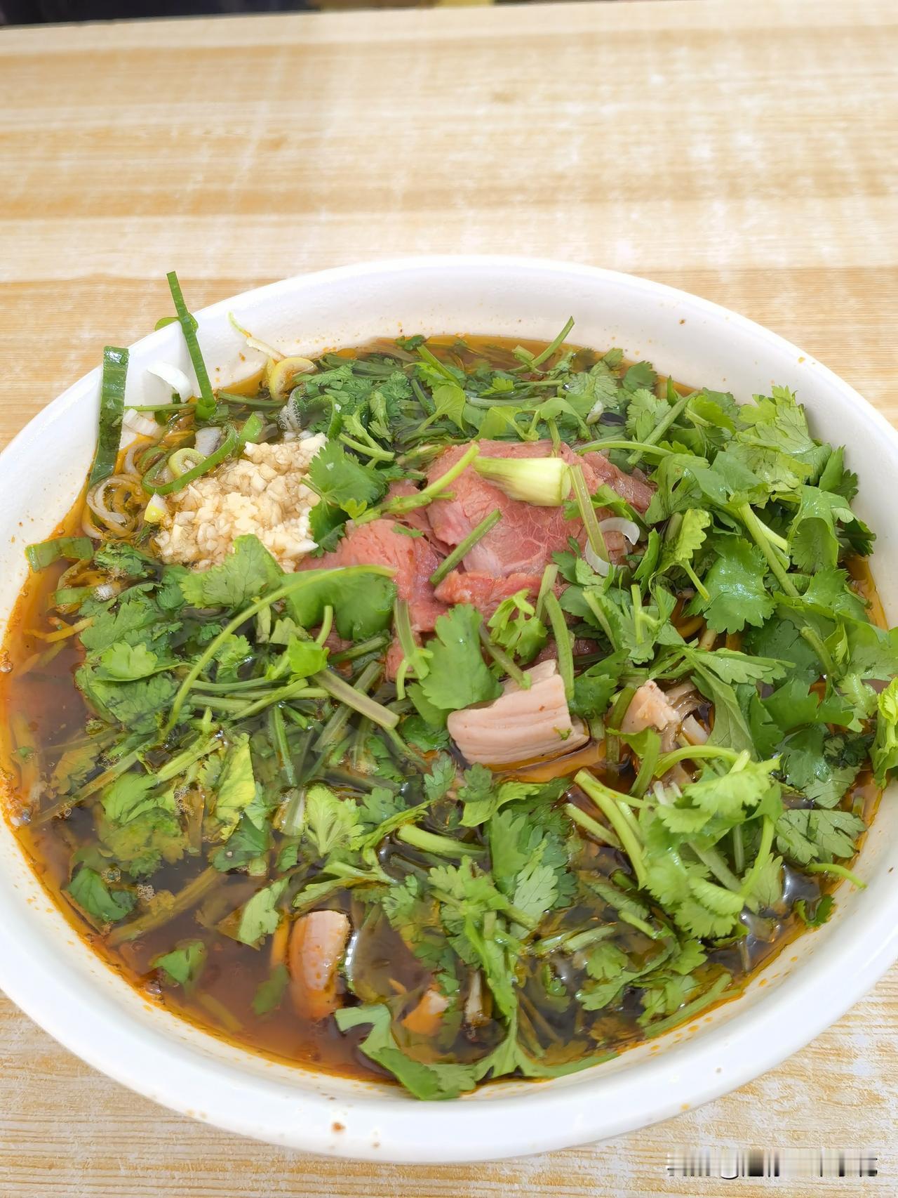 不知不觉，2025只剩下最后两个月了。十一月份开始的一天，独自穿过新华公园，过前