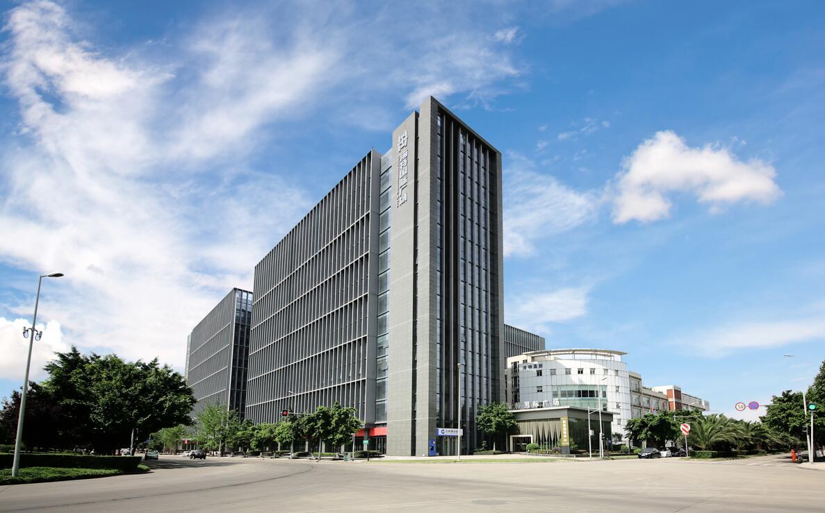 A股魔幻大戏！上市公司带100多人冲进参股公司，撬开保险柜抢走4枚公章！

8月