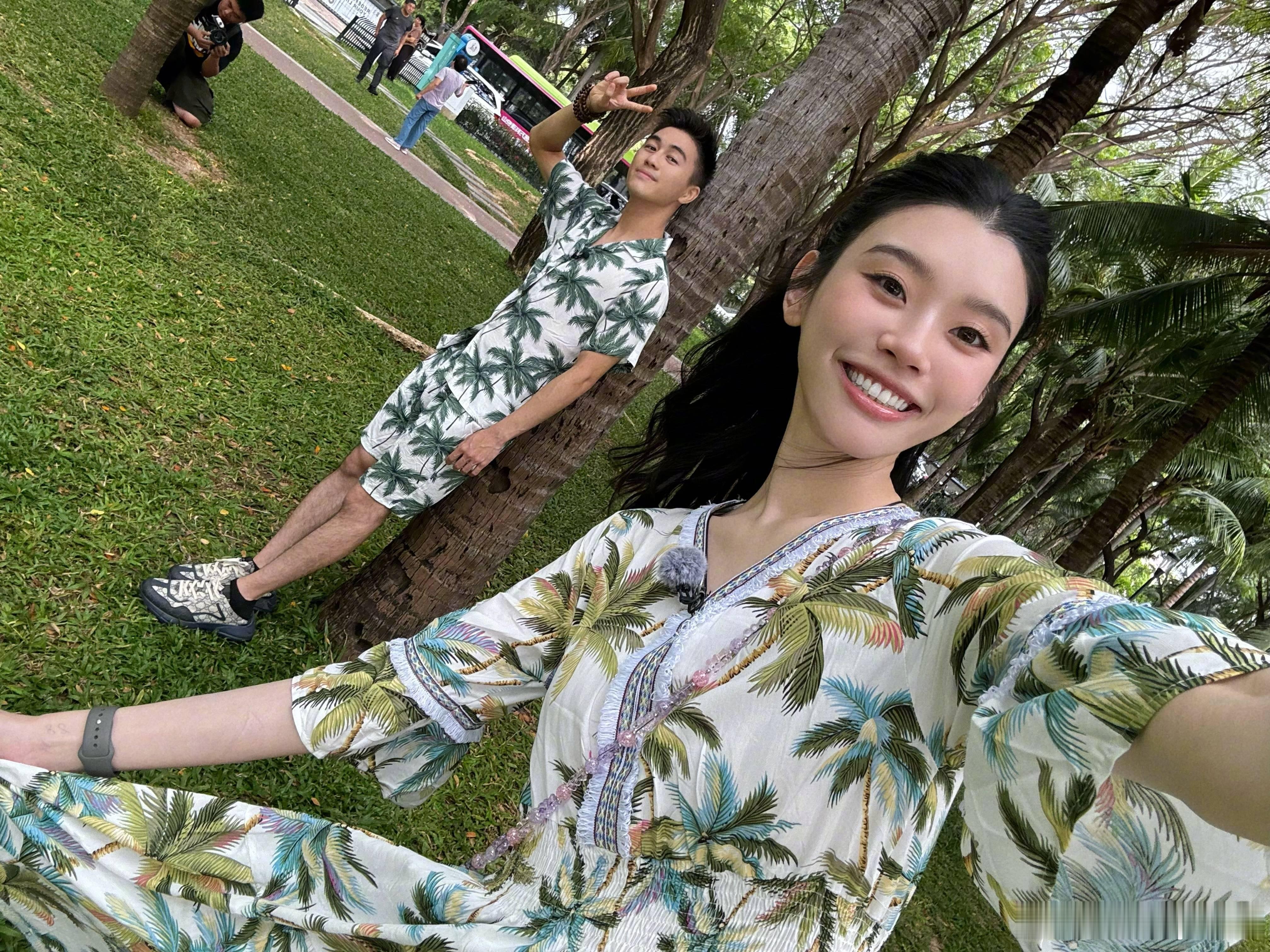 奚梦瑶何猷君婚礼伴手礼 整套伴手礼总价超6000元，诚意直接拉满，礼盒内的希思黎