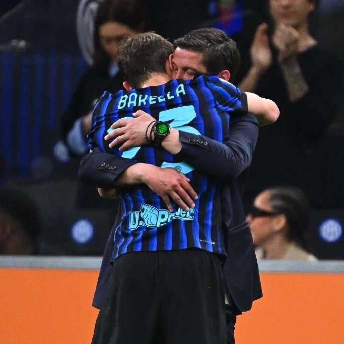 继续踢三后卫也许是慢性死亡，但是冒然改踢四后卫可能直接猝死！小因扎吉这种精密仪器