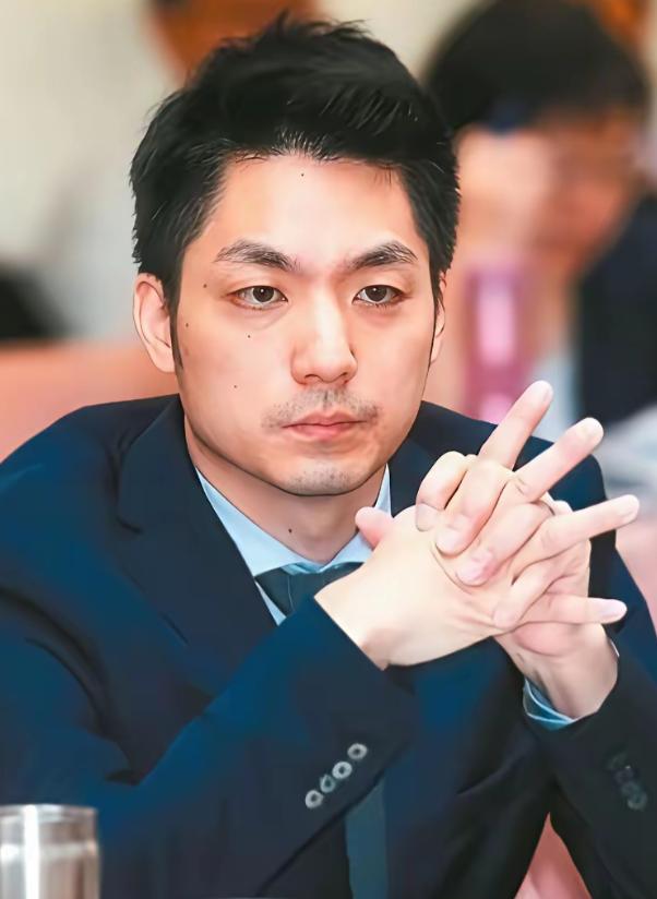 最近蒋家那边又传出消息，有后人站出来公开喊话，想把蒋介石和蒋经国的两口棺椁迁回大