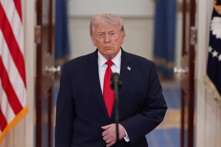 美国总统唐纳德·特朗普周四邀请农民到白宫共进晚餐，并给了他们一个惊喜：向国会要求