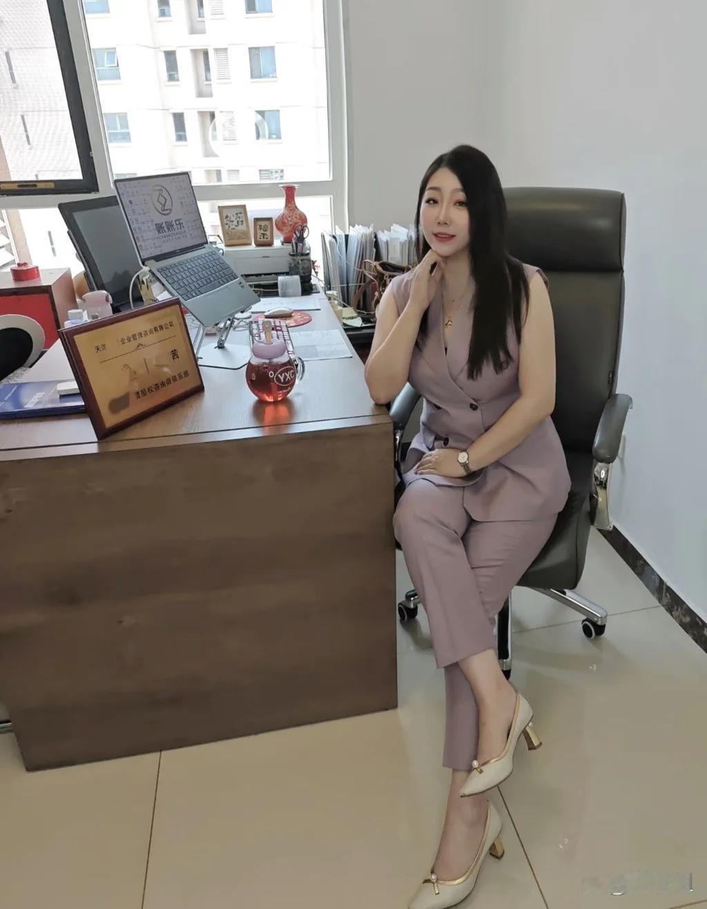 能坐在办公室里都是有两下子的