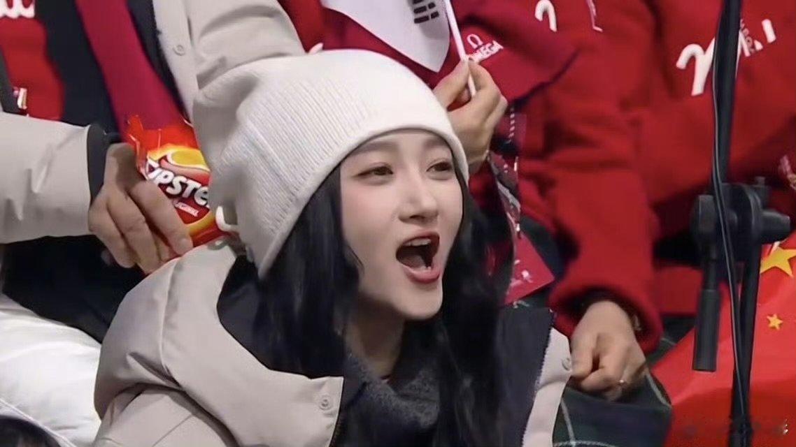 关晓彤说现场观赛太激动了关晓彤晒王濛合照 关晓彤晒王濛合照，说现场观赛太激动了 