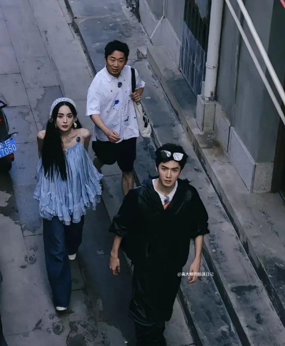 陈哲远、娜扎、杨迪《旅行任意门》录制路透，网友辣评杨迪跟在后面像拎包仆人，泰剧里