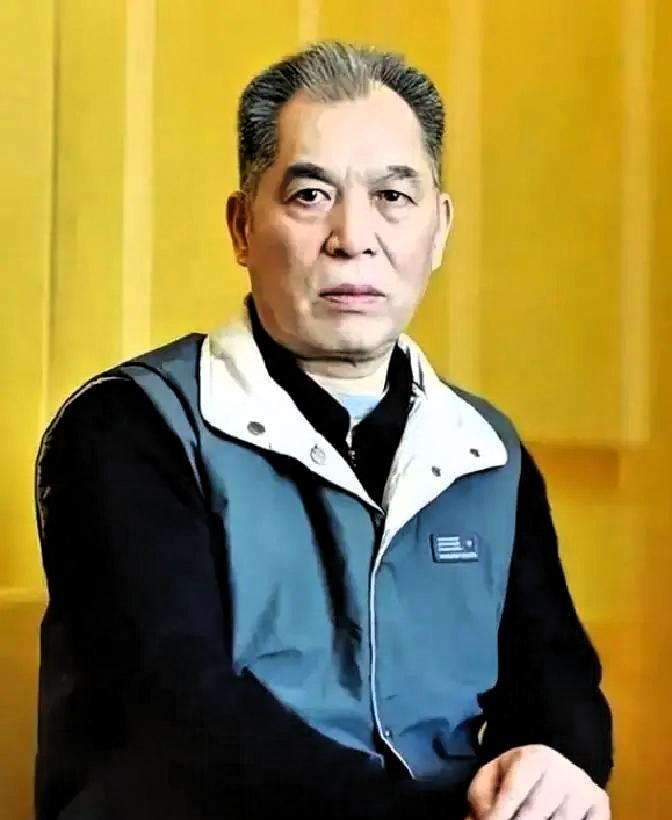 上世纪六十年代初，在哈尔滨，一个在铁路上做临时工的农村姑娘，因为无家可归，被梁晓