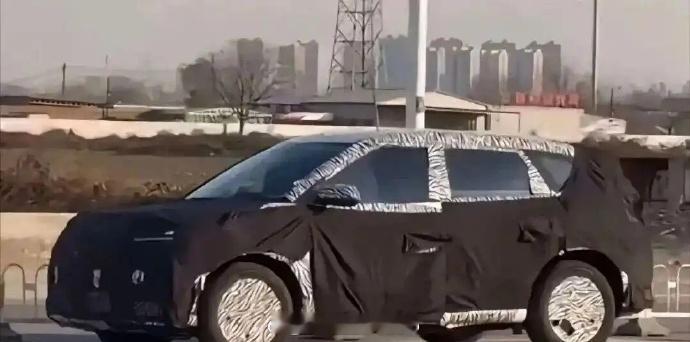 小米三款新车齐曝光 YU9，家庭出行市场的SUV；YU7 GT，继续追求性能加速