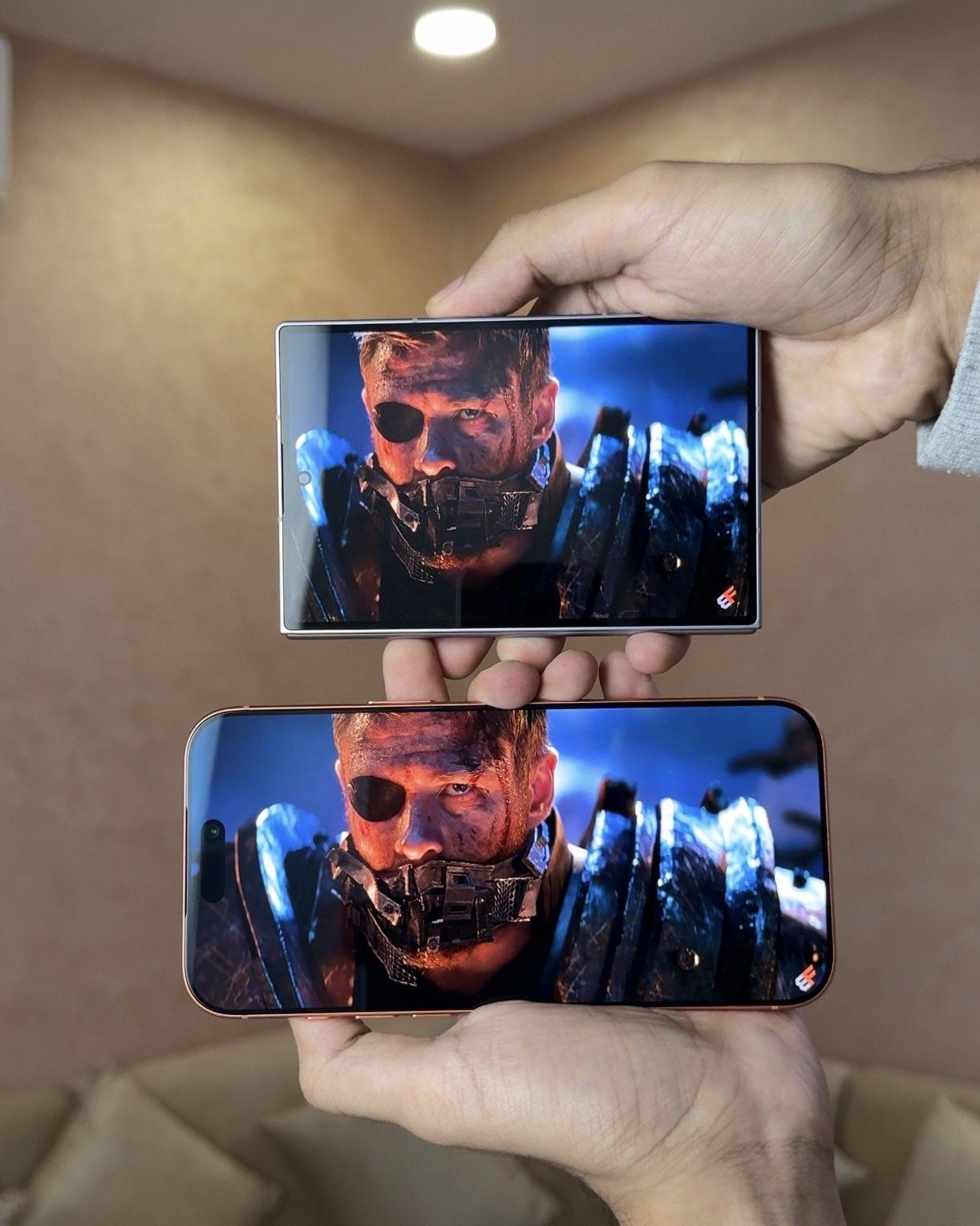 阔折叠三星Galaxy Z Fold8内外屏 VS iPhone17 Pro M