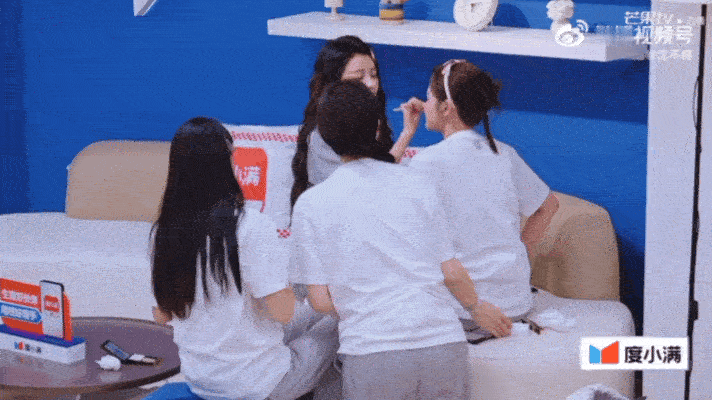 孙怡给叶一茜化媒婆妆 孙怡说给叶一茜化的妆像王菲 浪姐二公名场面笑不活了！孙怡亲