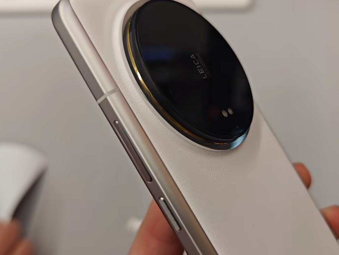 还得亲自上手看啊！要不然真的被蒙在鼓里，还不知所以。
我都纳闷了，小米14Ult