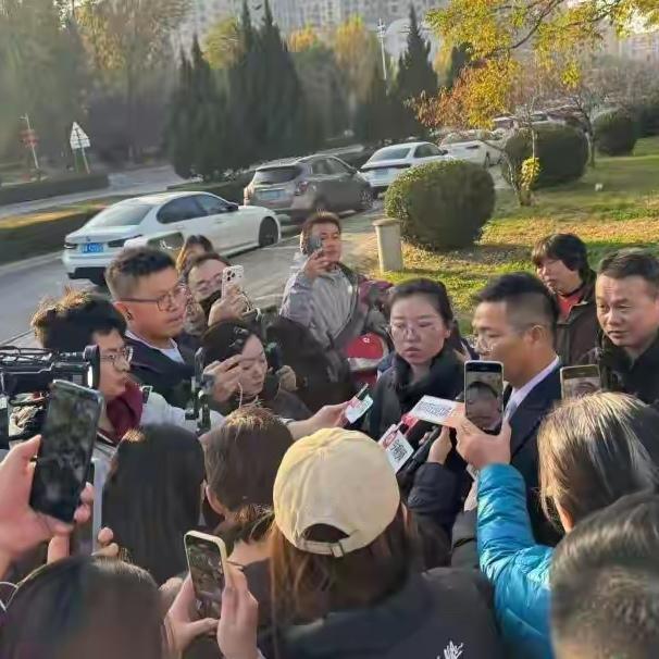 你能想象吗？一条狗咬人后被摔死，竟引发两家激烈冲突，最终闹出人命，两个家庭瞬间支