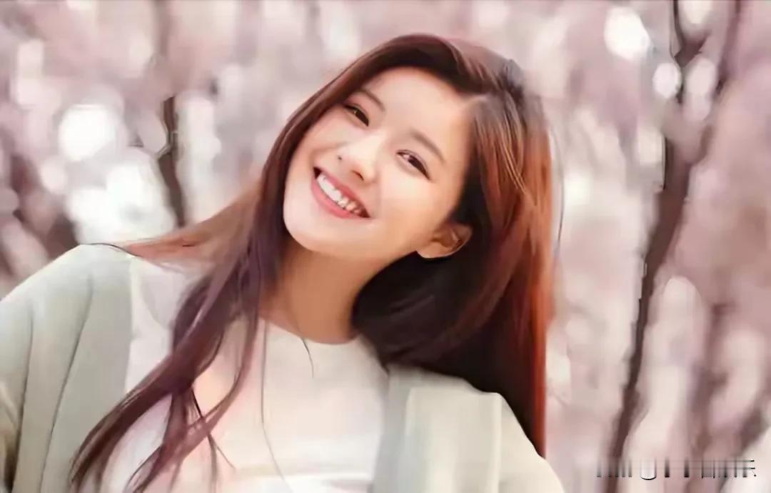 贵人扶一把，能少奋斗十年！赵露思这朵小花，能从甜妹一路开成顶流，全靠两个神助攻！