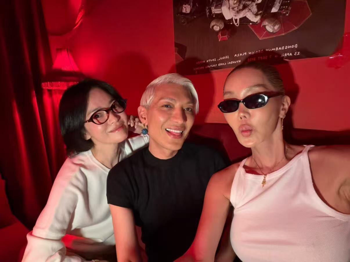 宋慧乔宋慧乔 20260525 |  朋友推特更新与慧乔的聚会合影
