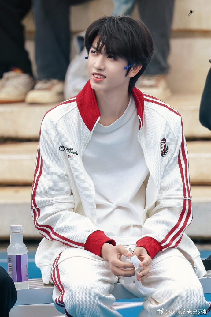 张桂源红条纹运动男高张桂源的最佳观赏期 张桂源的最佳观赏期，张桂源红条纹运动男高