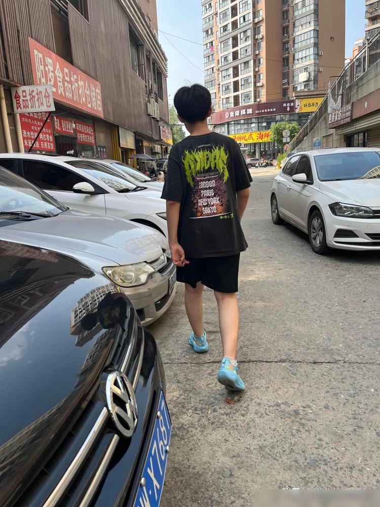 这是我的儿子，在38 岁那年，冒着被单位开除的风险，偷偷躲在外面生的逆子！

现