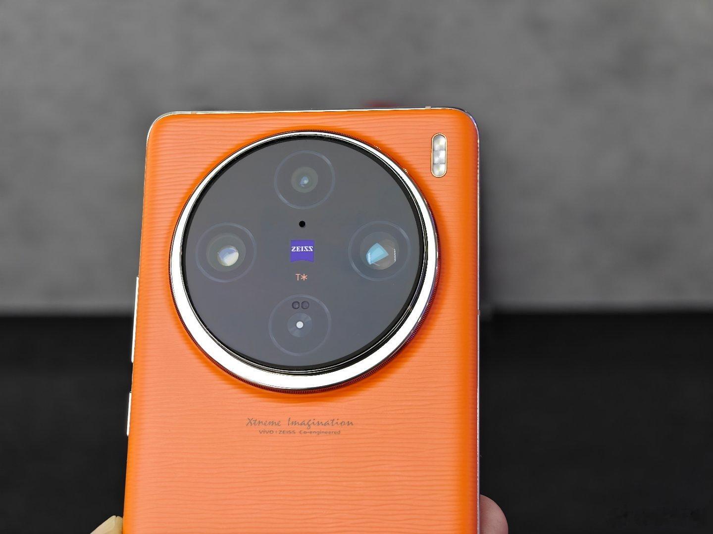 如何区分vivo X100（图123）和X100 Pro（图456），首先白色只