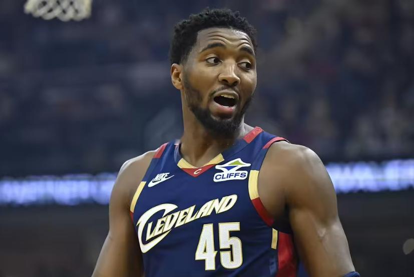 米切尔谈不敌独行侠，但我们需要经历这样的时刻，在球队120-130不敌独行侠，米