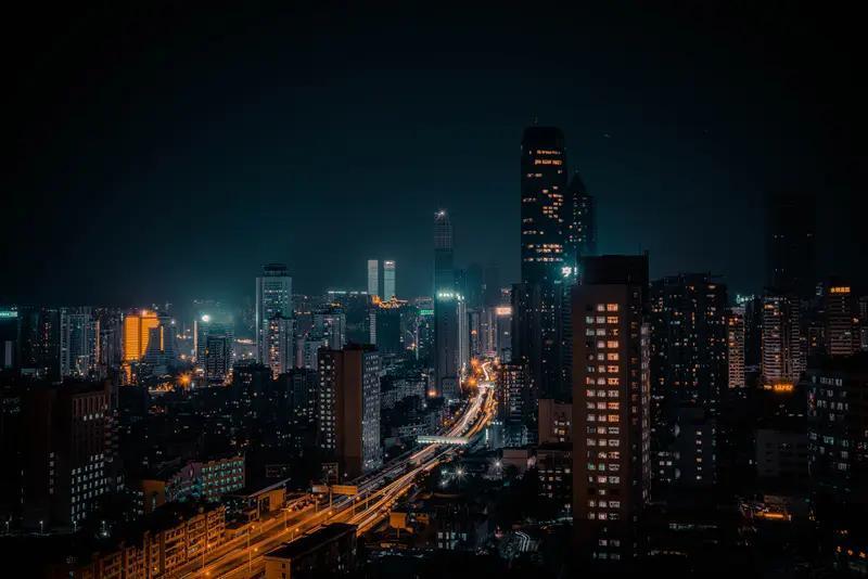 幸福的事情，一时间竟然不知道是啥。
但是每天健健康康，有工作，有父母，有三五好友