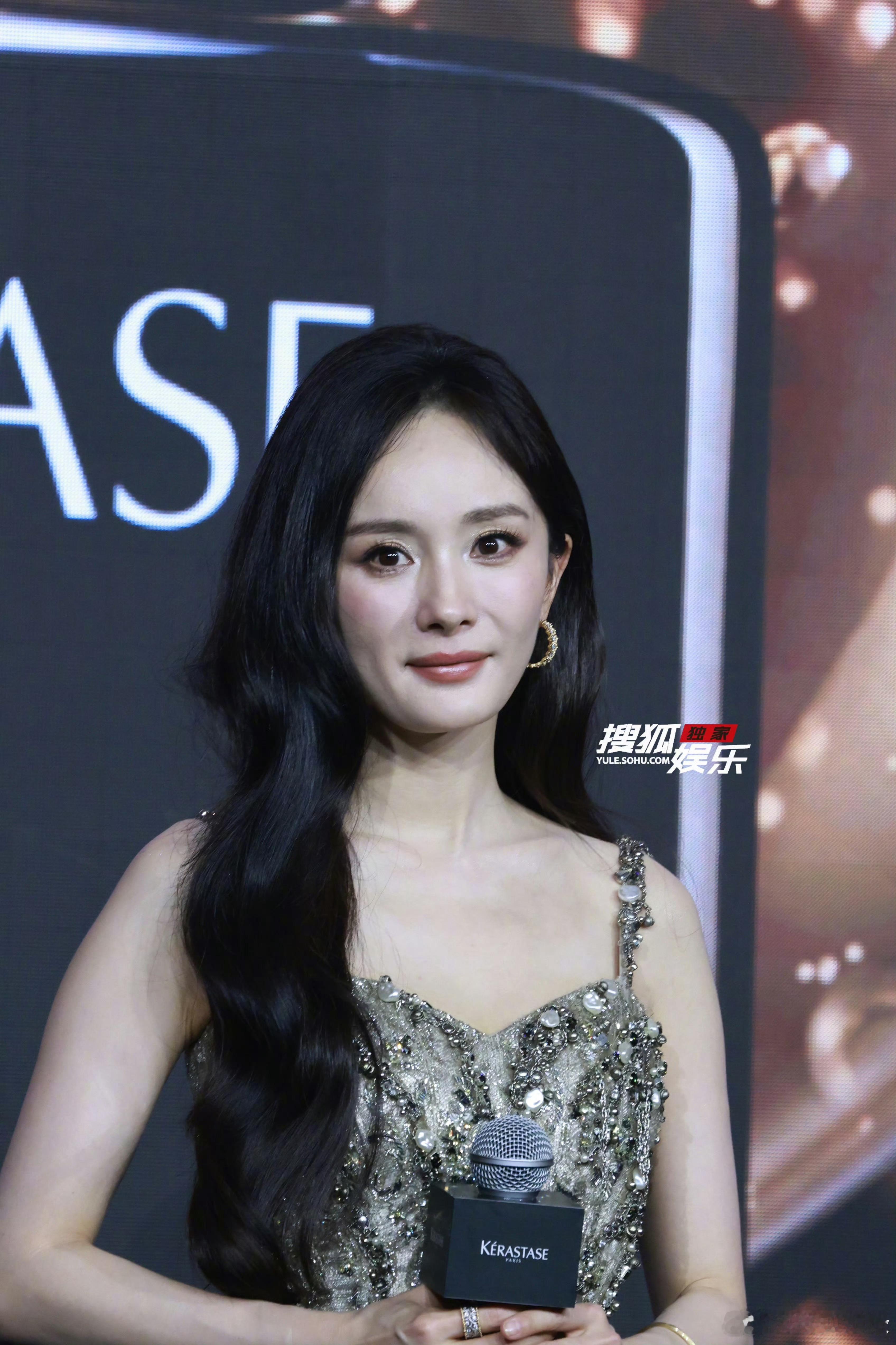 杨幂活动今日搜狐娱乐出图 ​​​
