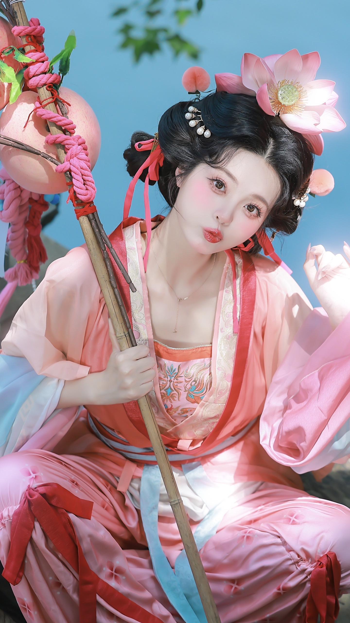 “就尝尝我的仙桃吧”🍑。包甜的！ 🧚‍♀️：  💄