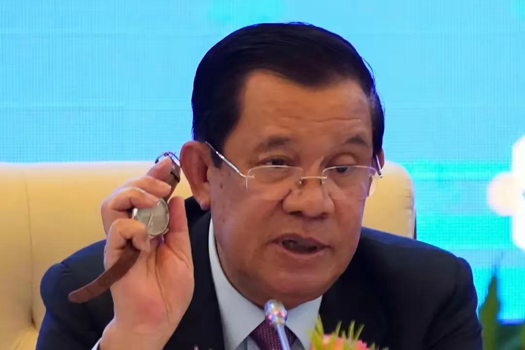 柬埔寨前首相洪森已经为战争失去了一只眼睛，这时候他又为他的错误失去了所有的机会。