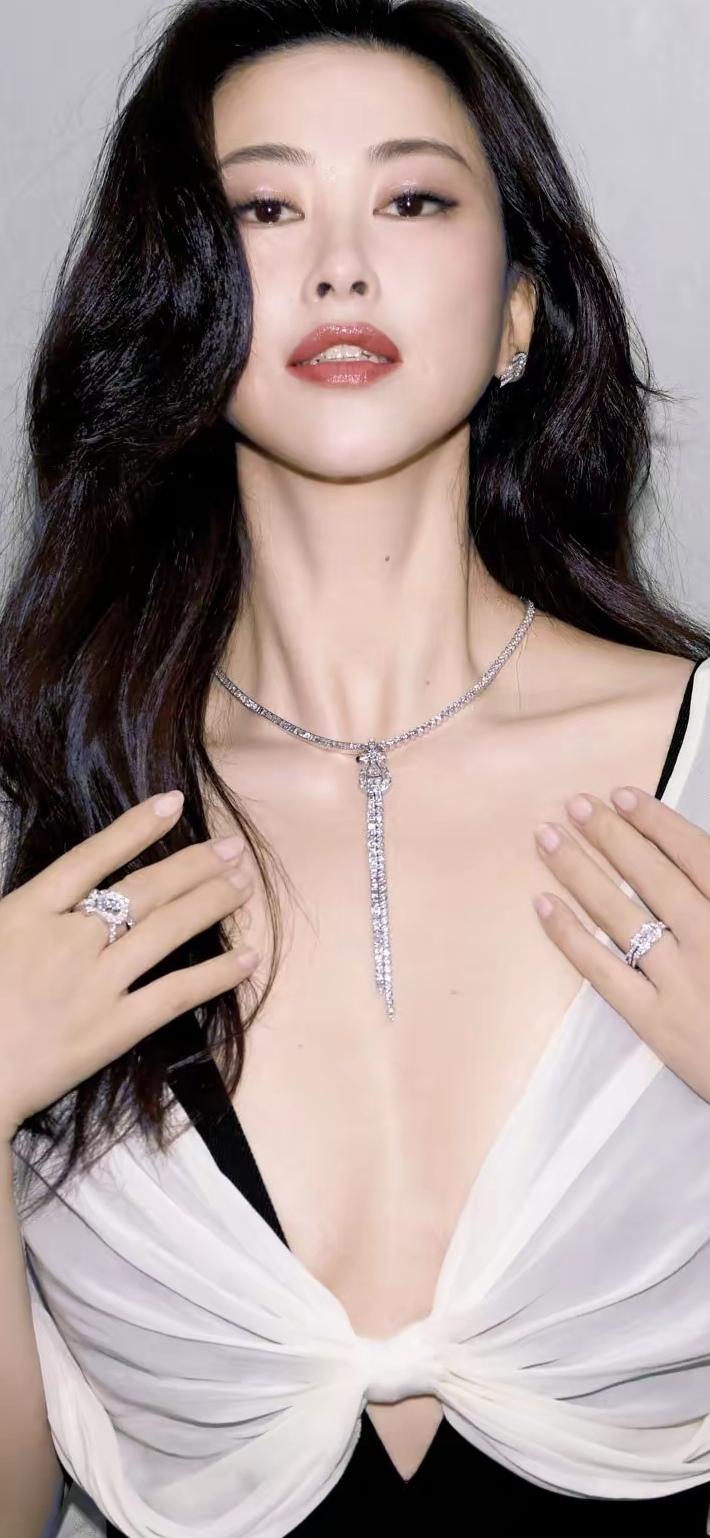 高清氛围感头像分享明星美照 最新氛围感女生头像分享 美女明星你认识谁