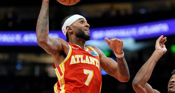 尼基尔·亚历山大-沃克将自己在亚特兰大老鹰的蜕变归功于主教练奎因·斯奈德。他表示