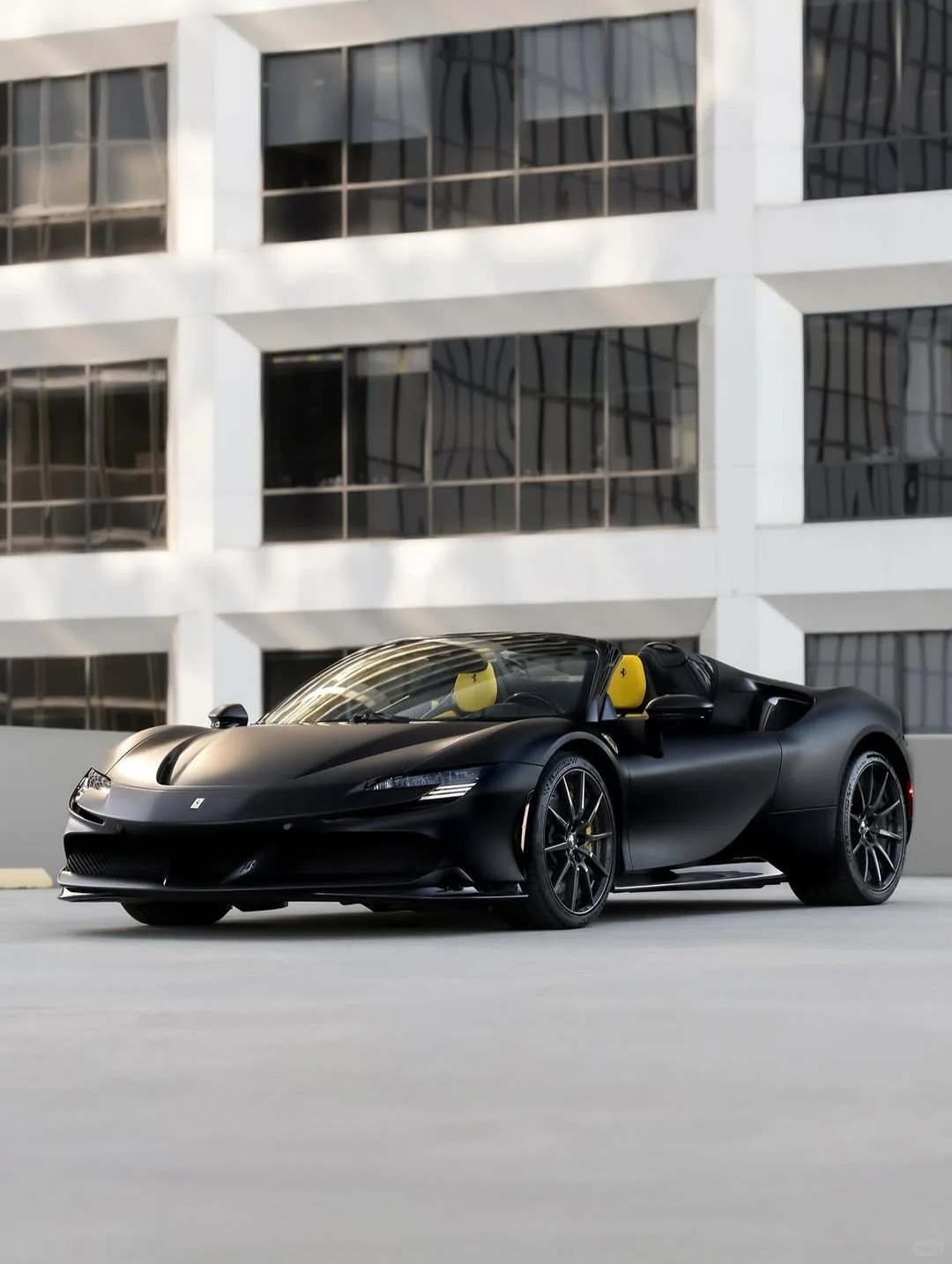 法拉利 SF90 Spider，黑武士，黄内，太有品位绝美车片 ​​​