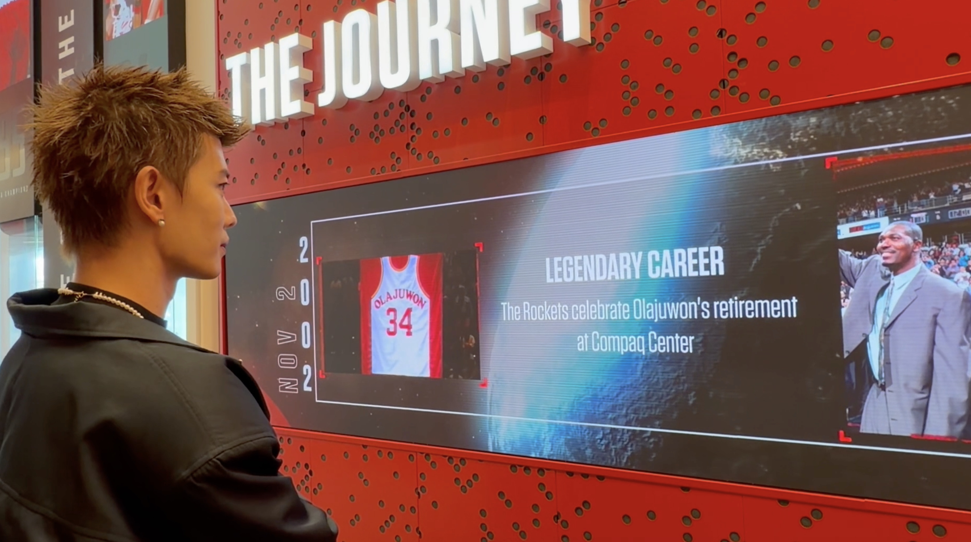 任嘉伦任嘉伦nba马力全开任嘉伦到访火箭训练营 任嘉伦到访火箭训练馆的时候，看到