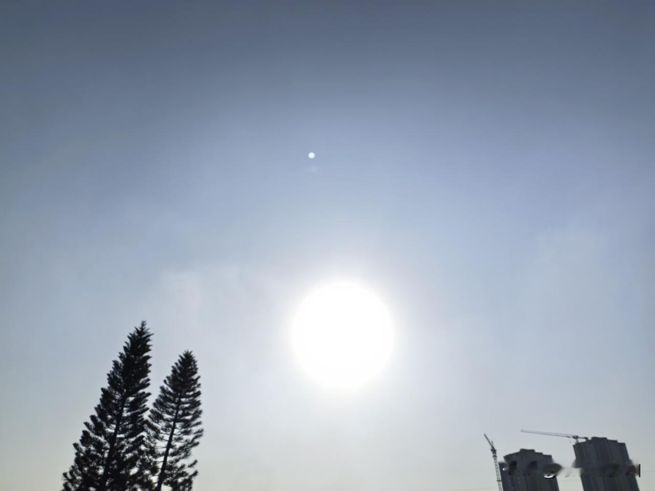 广东天气画风有变，云量渐多！

17～19日，受偏南气流影响，广东大部云量增多，