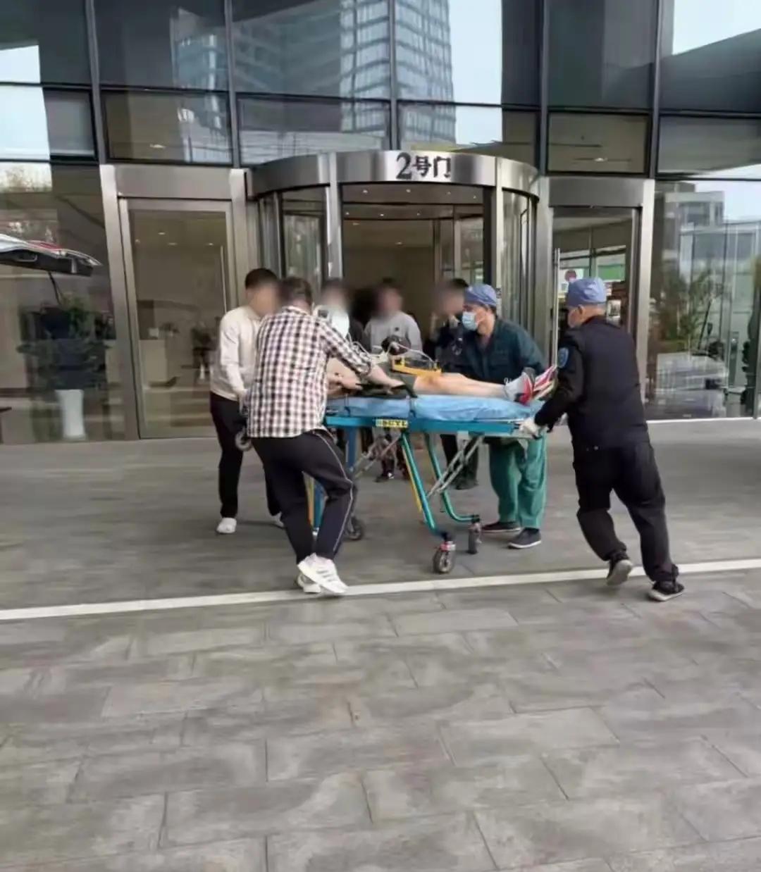 天妒英才！太可惜了！真希望消息是假的，虽然张雪峰有时说话有点不太中听，但是他才华