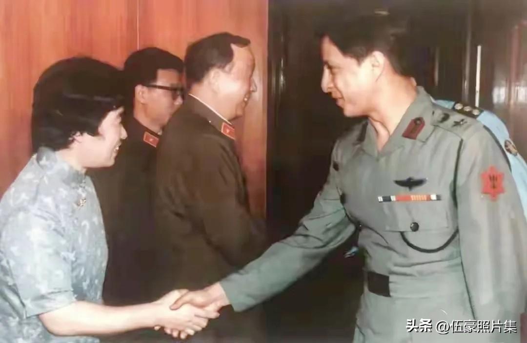 1986年8月，时任兰州军区副司令员兼新疆军区司令员刘海清将军（时年65岁）与夫