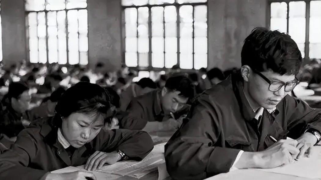 1977年冬天，570万考生走进了考场，这是新中国历史上最奇特的一批大学生，他们