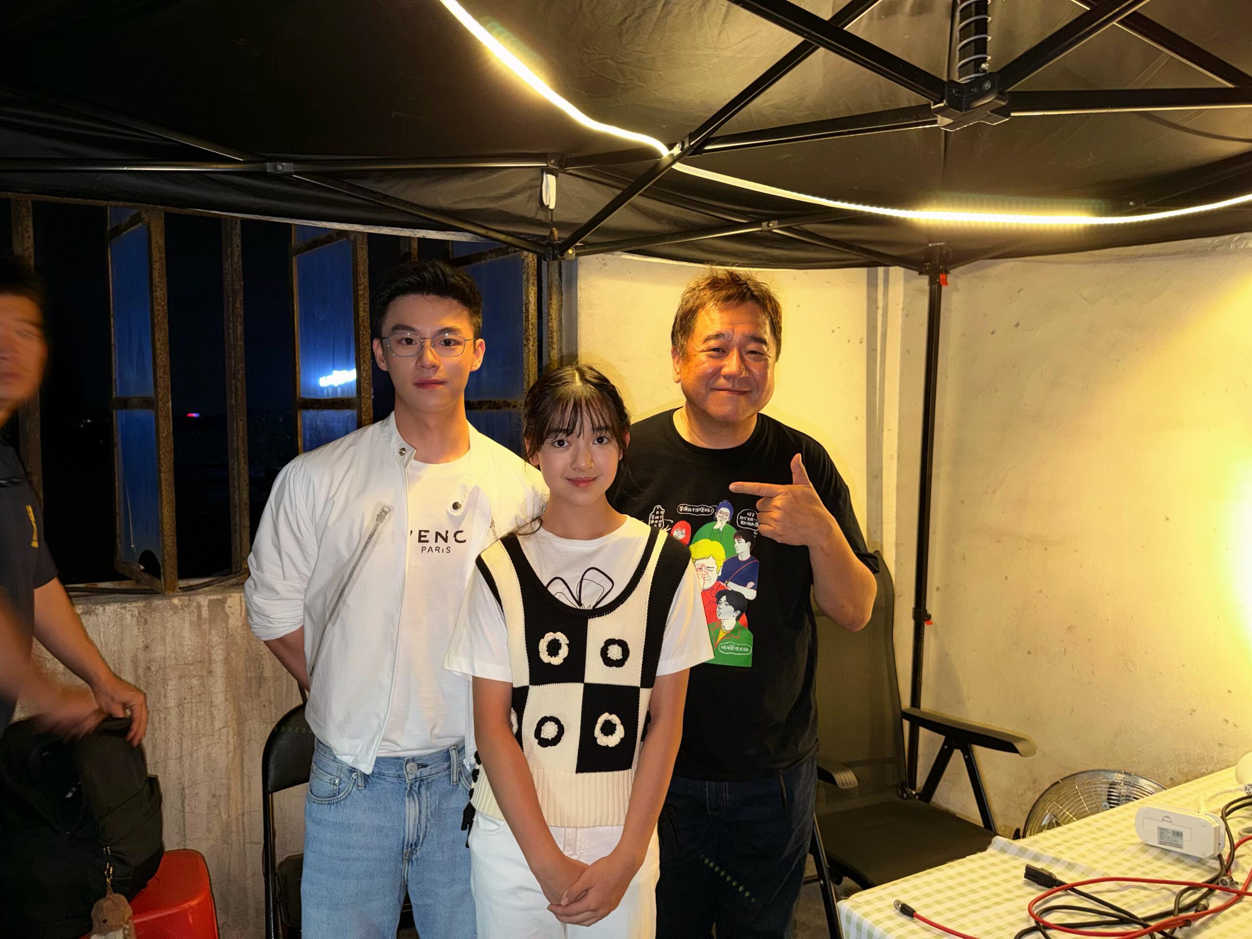 雾里青官方雾里青 少年孟弗渊和童年陈清雾。小姑娘是聂远老师的女儿