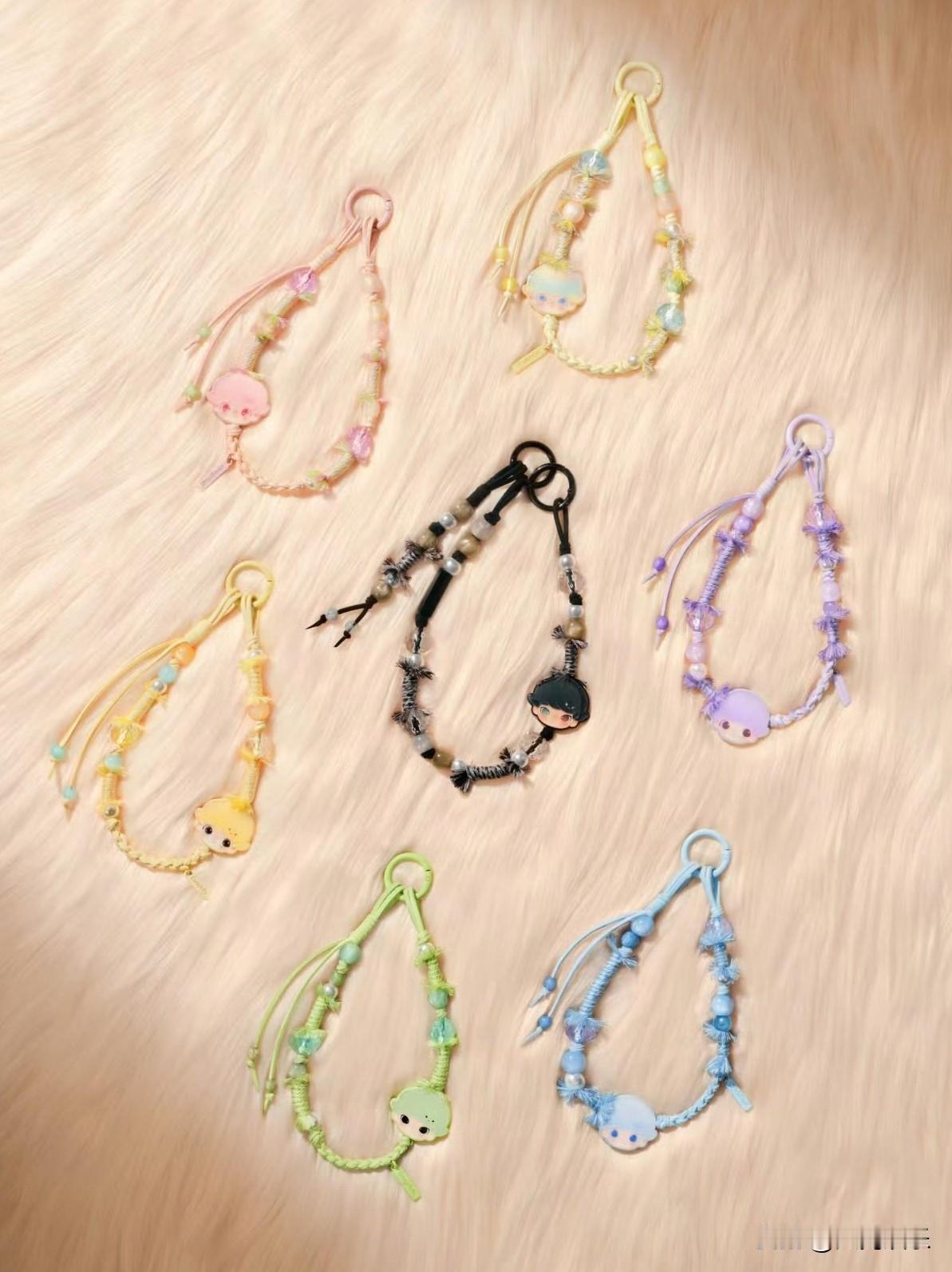 泡泡玛特的挂链卖79元，连工作人员都看不下去了！[捂脸]

近日，在泡泡玛特直播