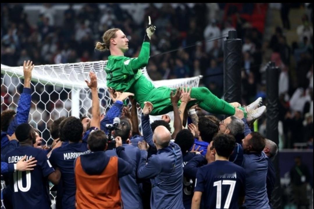 巴黎圣日耳曼在洲际杯决赛的点球大战2比1击败弗拉门戈夺冠，巴黎门将萨福诺夫一共扑