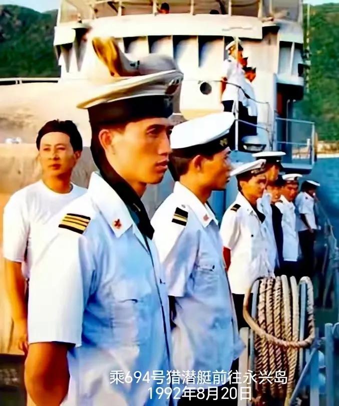 今天是中国人民解放军海军建军76周年纪念日。我与人民海军有着某种浓厚特殊的情结。