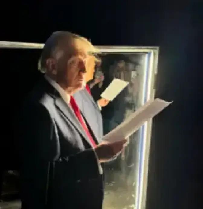 就在刚刚
 
美国前总统特朗普突然放话了。
 
6月29日一档福克斯直播，据现场