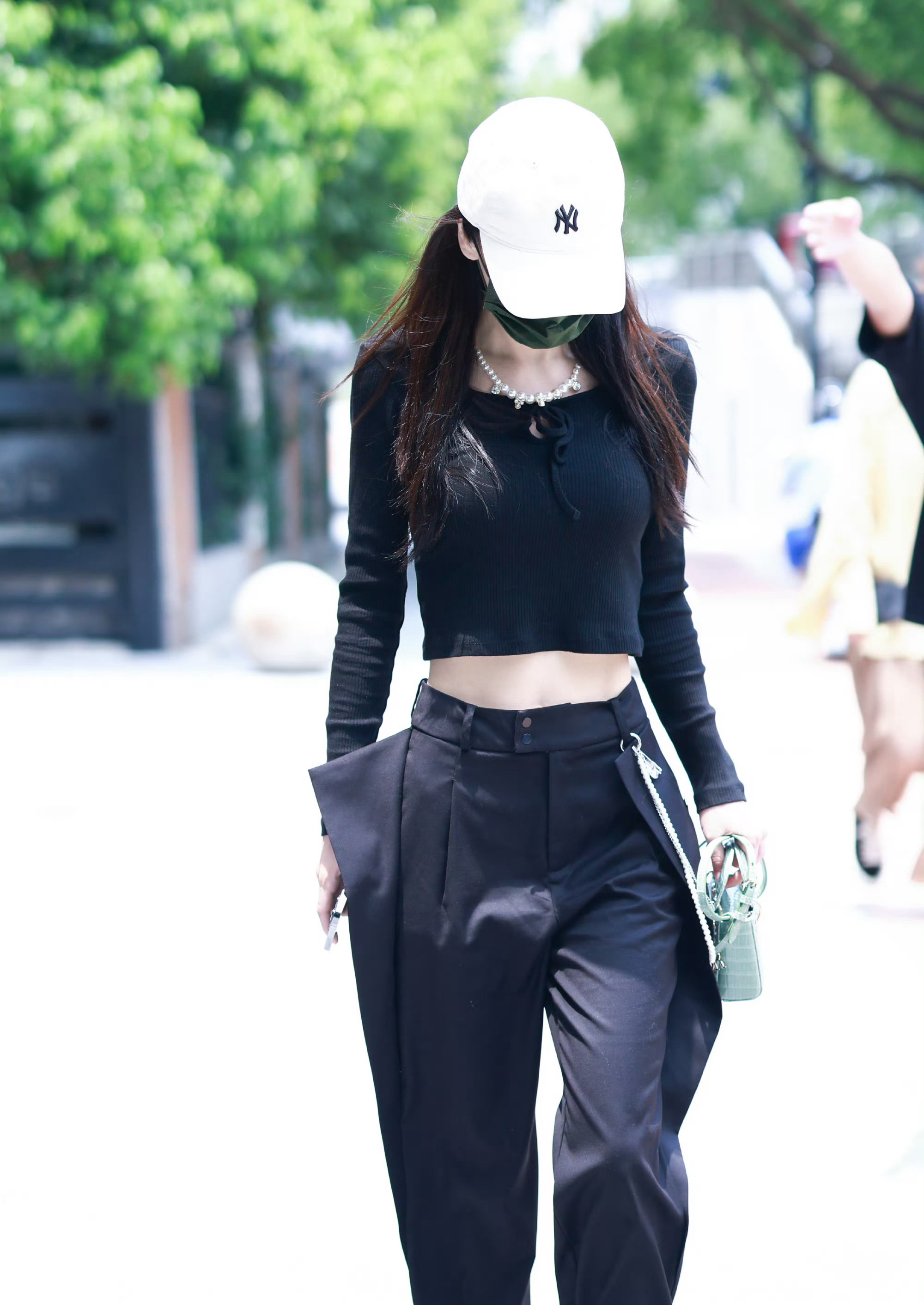 angelababy angelababy “你是被光偏爱的，你的名字燃起我永恒
