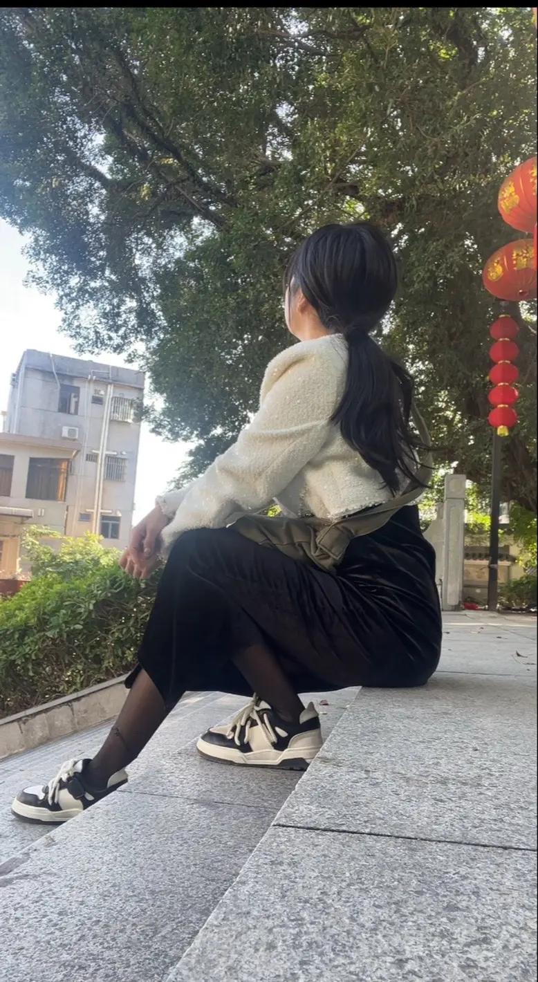 被公司欺负日子里，占我鞋位，拉我凳子，占我位置，偷我价值5000手机。...