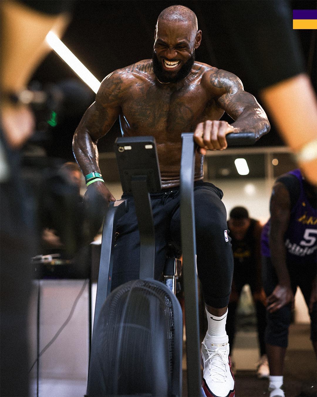 【前瞻】19号是火湖大战的首战，今天空下来聊聊我对这轮系列赛的看法，总而言之，紧