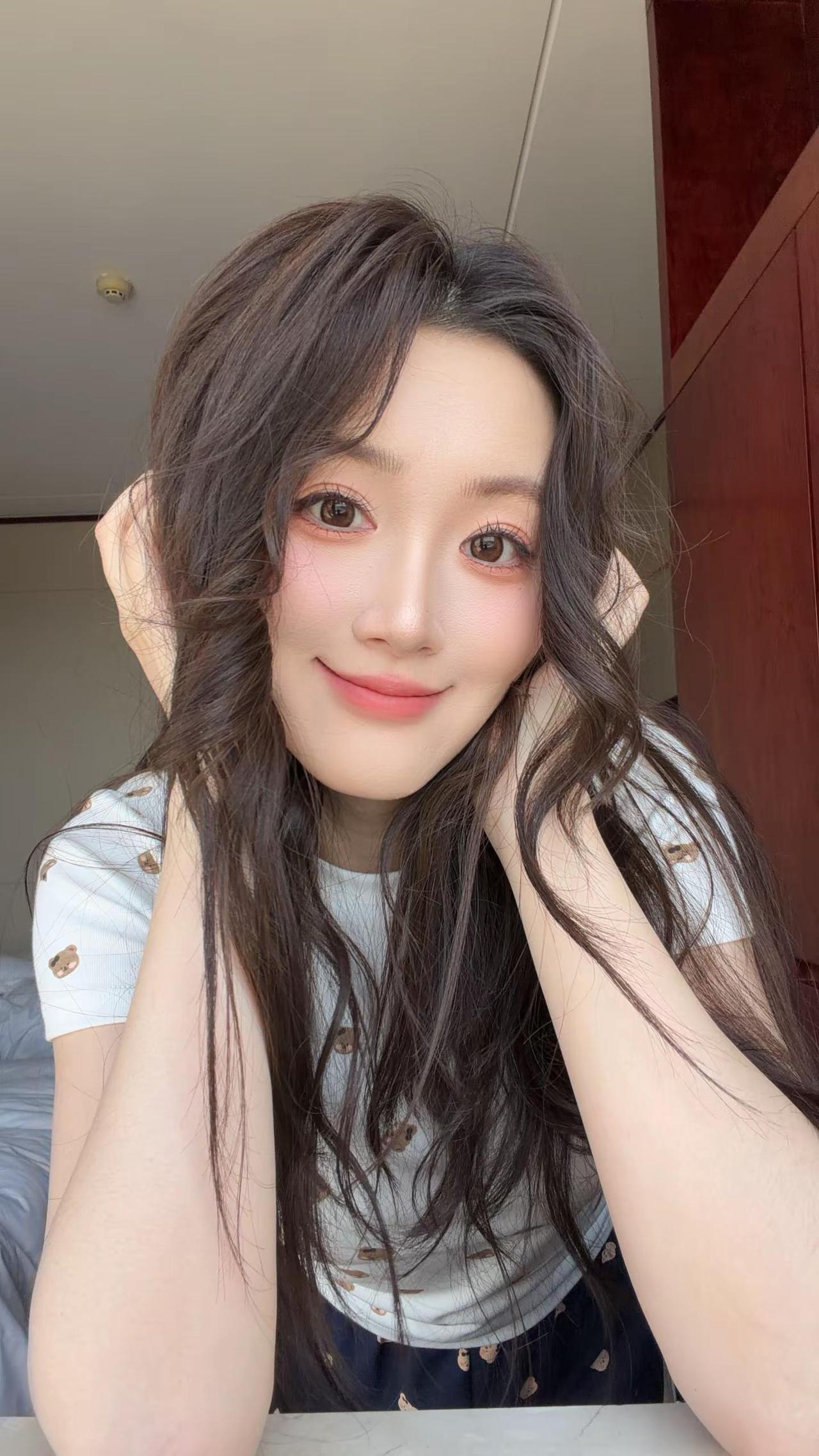 漂亮的御姐有杀气女明星日常 女明星日常更新 女明星睡醒了 女明星的小日常