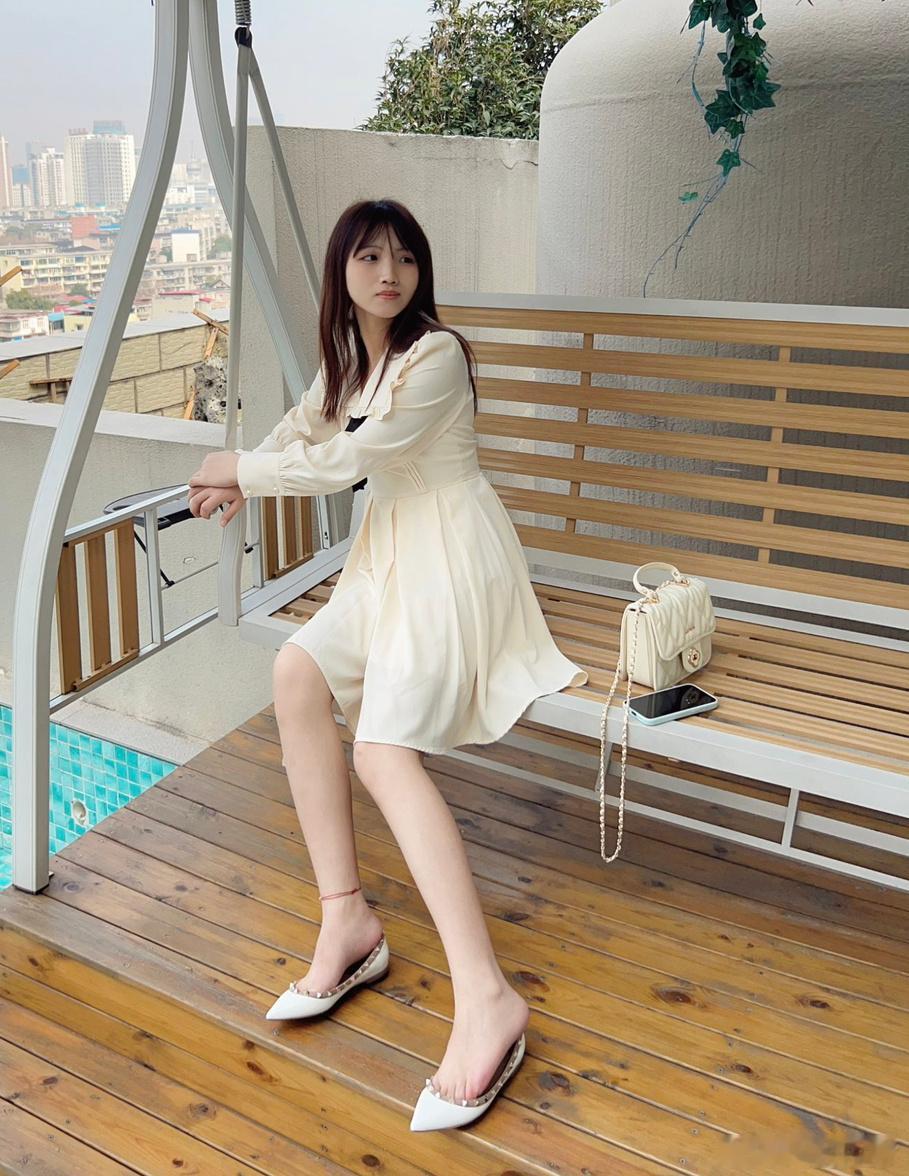 脚累了就脱鞋休息哈#日常分享接龙# ​​​