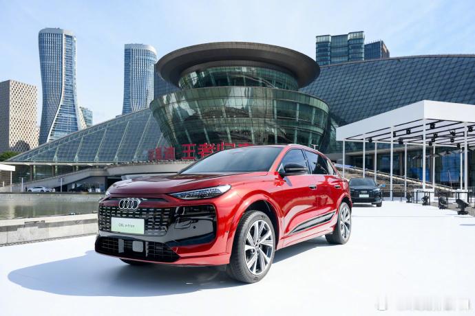 奥迪Q6Le-tron34.88万起售作为纯电车型，奥迪Q6L e-tron在电